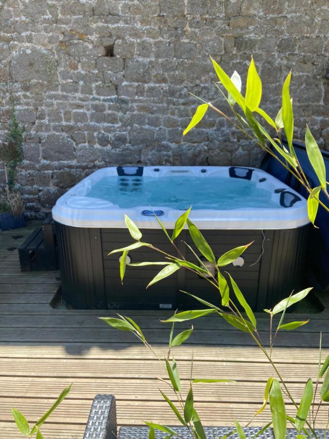 Domaine Des Tours Vauquelin Bed & Breakfast Putanges Exterior photo